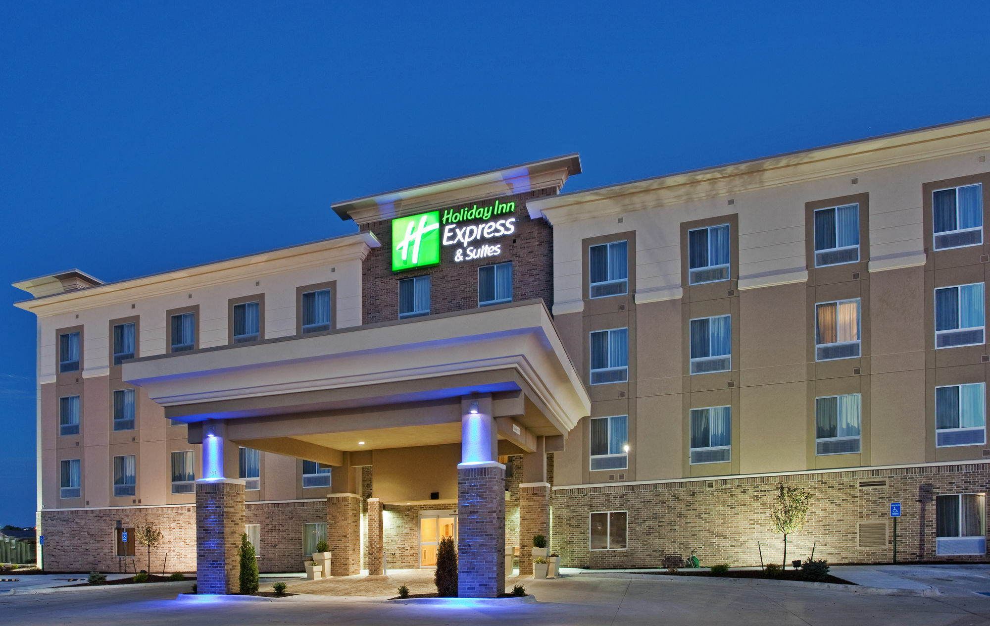 Holiday Inn Express & Suites North Topeka Exterior foto